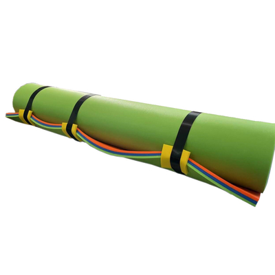 angepasste Größe Farbe Wassermatte Schwimmbad 3 Schicht Tränenbeständig XPE Schaumstoff mit einer elastischen Bungee Tether Schwimmbad