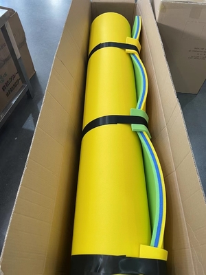 angepasste Größe Farbe Wassermatte Schwimmbad 3 Schicht Tränenbeständig XPE Schaumstoff mit einer elastischen Bungee Tether Schwimmbad