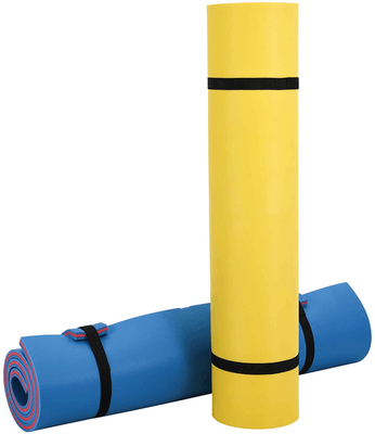 angepasste Größe Farbe Wassermatte Schwimmbad 3 Schicht Tränenbeständig XPE Schaumstoff mit einer elastischen Bungee Tether Schwimmbad
