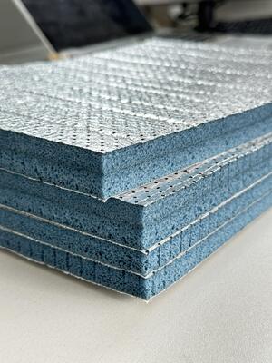 Halboffenzelliger Polyolefin-PO-Akustikschaum mit Aluminiumfolienschicht und selbstklebender Rückseite. Premium-Isolierplatten zur Geräuschreduzierung, feuerbeständig und einfach zu installieren für Lüftungssysteme